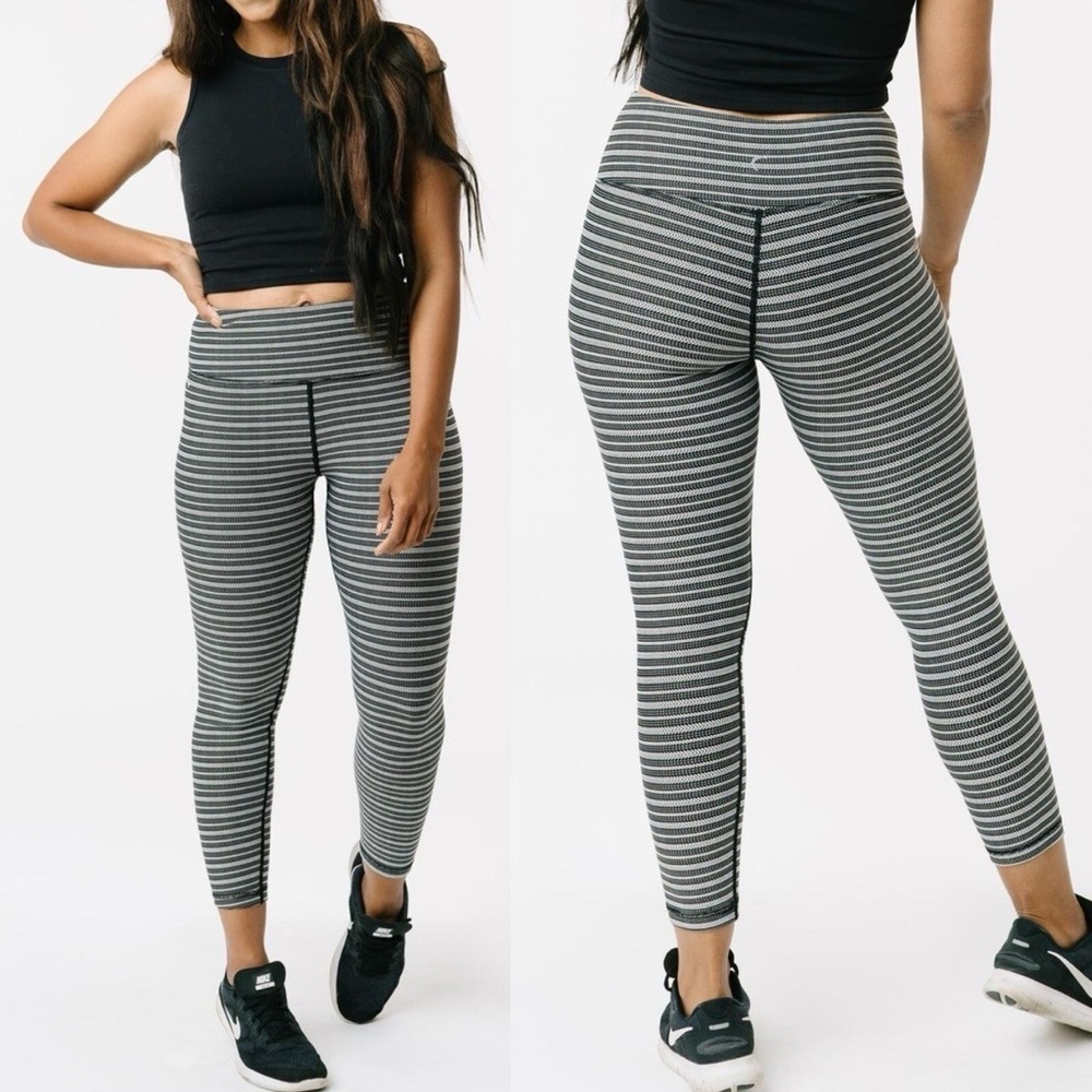 Zyia Size 4 Striped Black and White Leggings